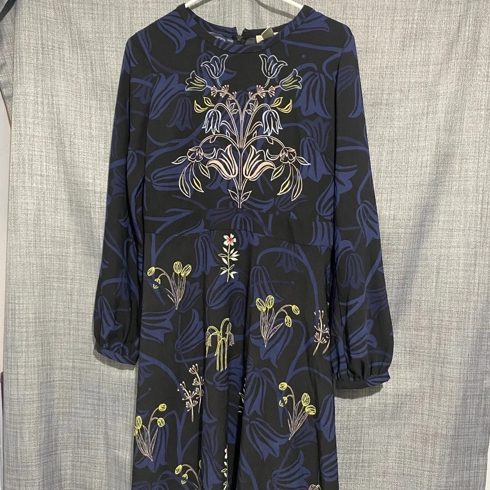 Dress - Picture 1 of 3